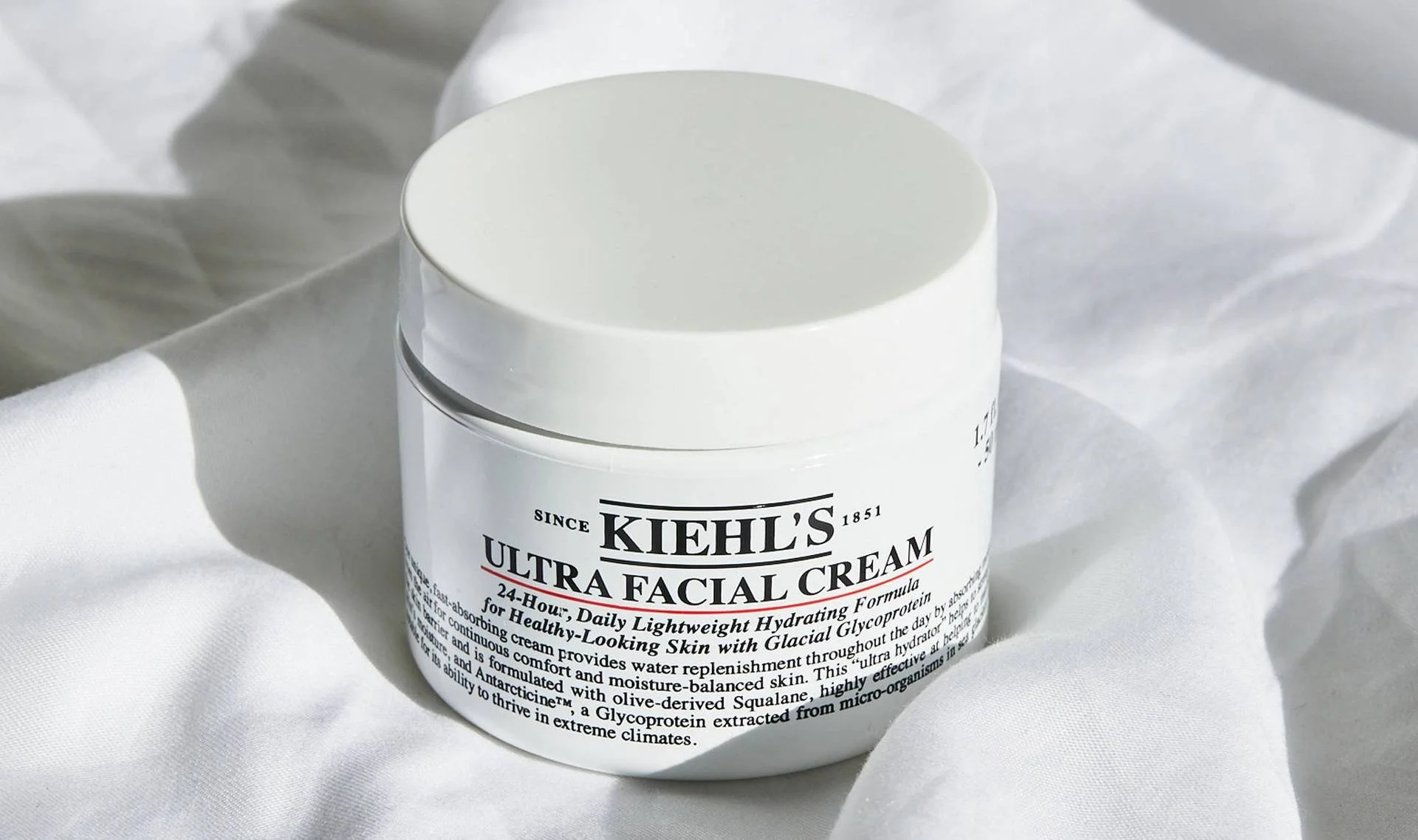 2. Ultra Facial Krem ile Her Mevsime Uygun Nem Dengesi