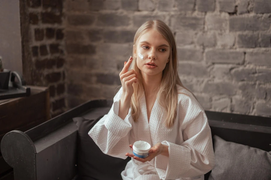 Yaşlanma Karşıtı (Anti-Aging) Kremler ve Cilt Üzerindeki Etkileri